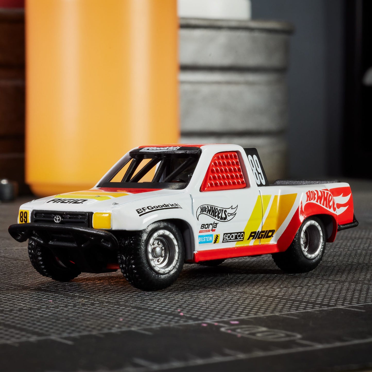 Hot Wheels Elite 64 1989 Toyota HiLux Stadium Truck - Xe Mô Hình Tỷ Lệ 1:64 Cao Cấp - Hot Wheels - Hình ảnh sản phẩm