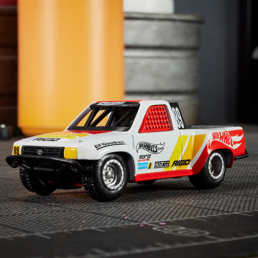 Hot Wheels Elite 64 1989 Toyota HiLux Stadium Truck - Xe Mô Hình Tỷ Lệ 1:64 Cao Cấp - Hot Wheels