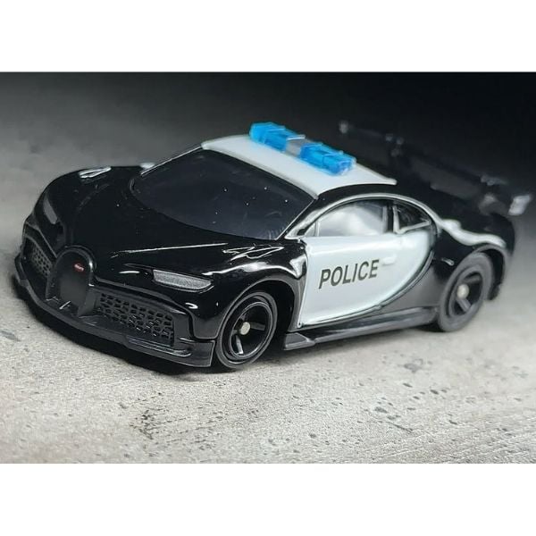 Tomica No. 79 Bugatti Chiron Pur Sport Police Car