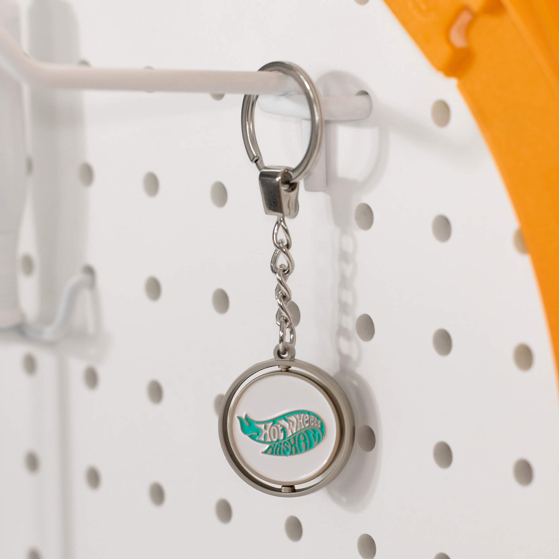 Hot Wheels x Daniel Arsham Spinner Keychain - Móc Khóa Xoay Nghệ Thuật Mattel Creations - Hình ảnh sản phẩm