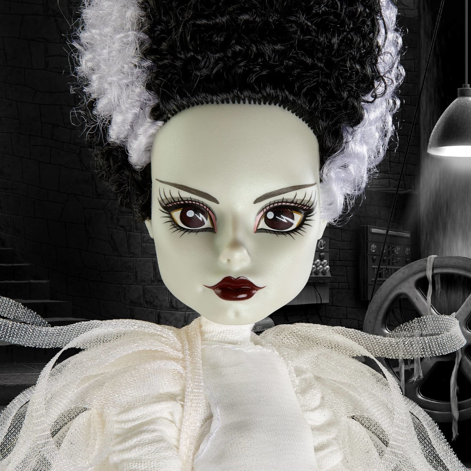 Frankenstein & Bride of Frankenstein Monster High Skullector Doll Set - Bộ Búp Bê Sưu Tầm Cao Cấp Mattel - Hình ảnh chi tiết 2