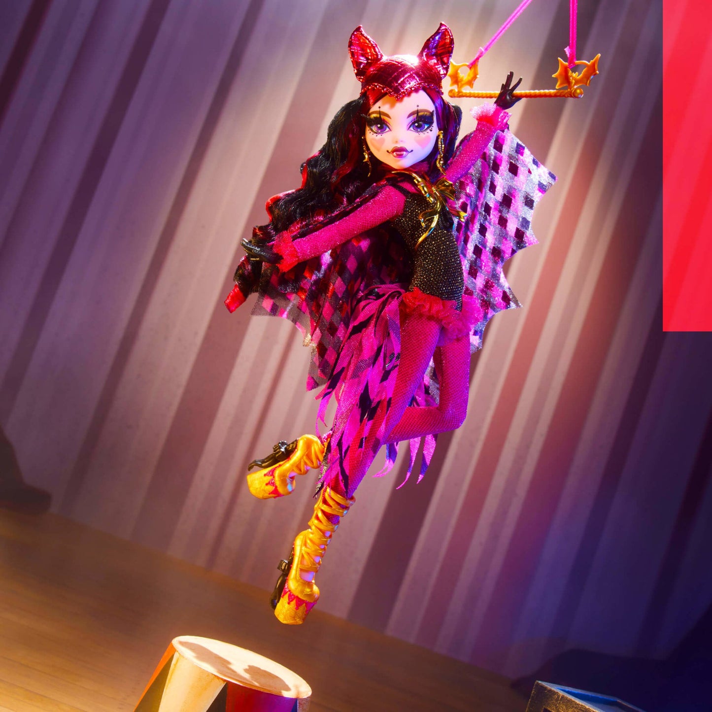 Monster High Freak Du Chic Draculaura Figure - Búp bê sưu tầm cao cấp - Mattel HLP90 - Hình ảnh bổ sung 7