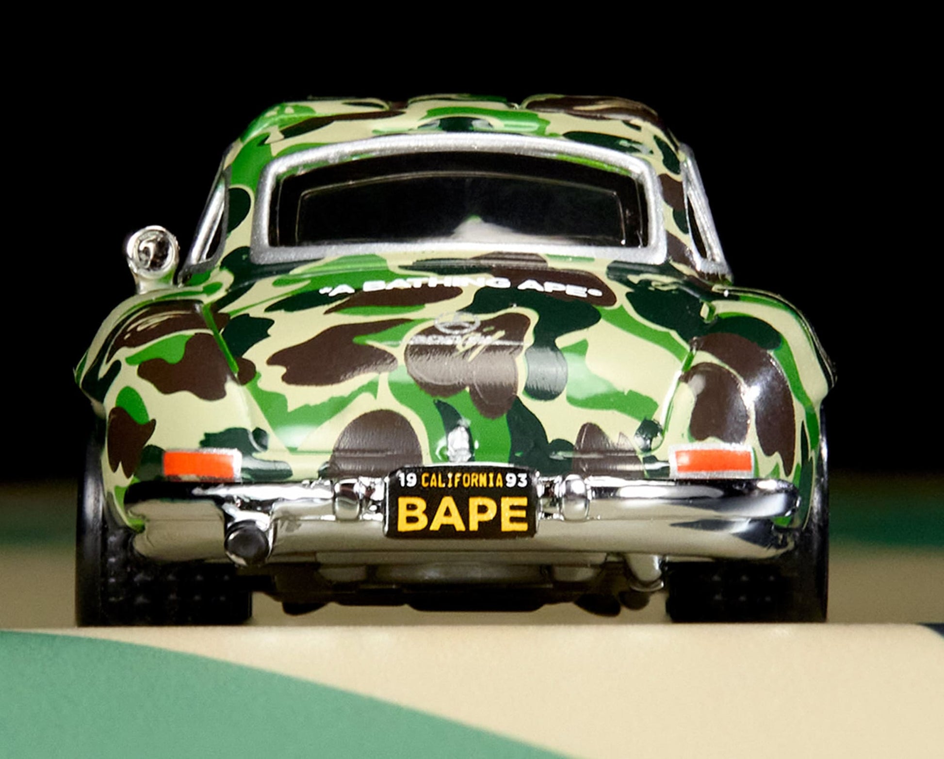 BAPE Hot Wheels 1955 Mercedes-Benz 300 SL - Mô Hình Xe Đồ Chơi Sưu Tầm - Mattel - Hình ảnh bổ sung 6