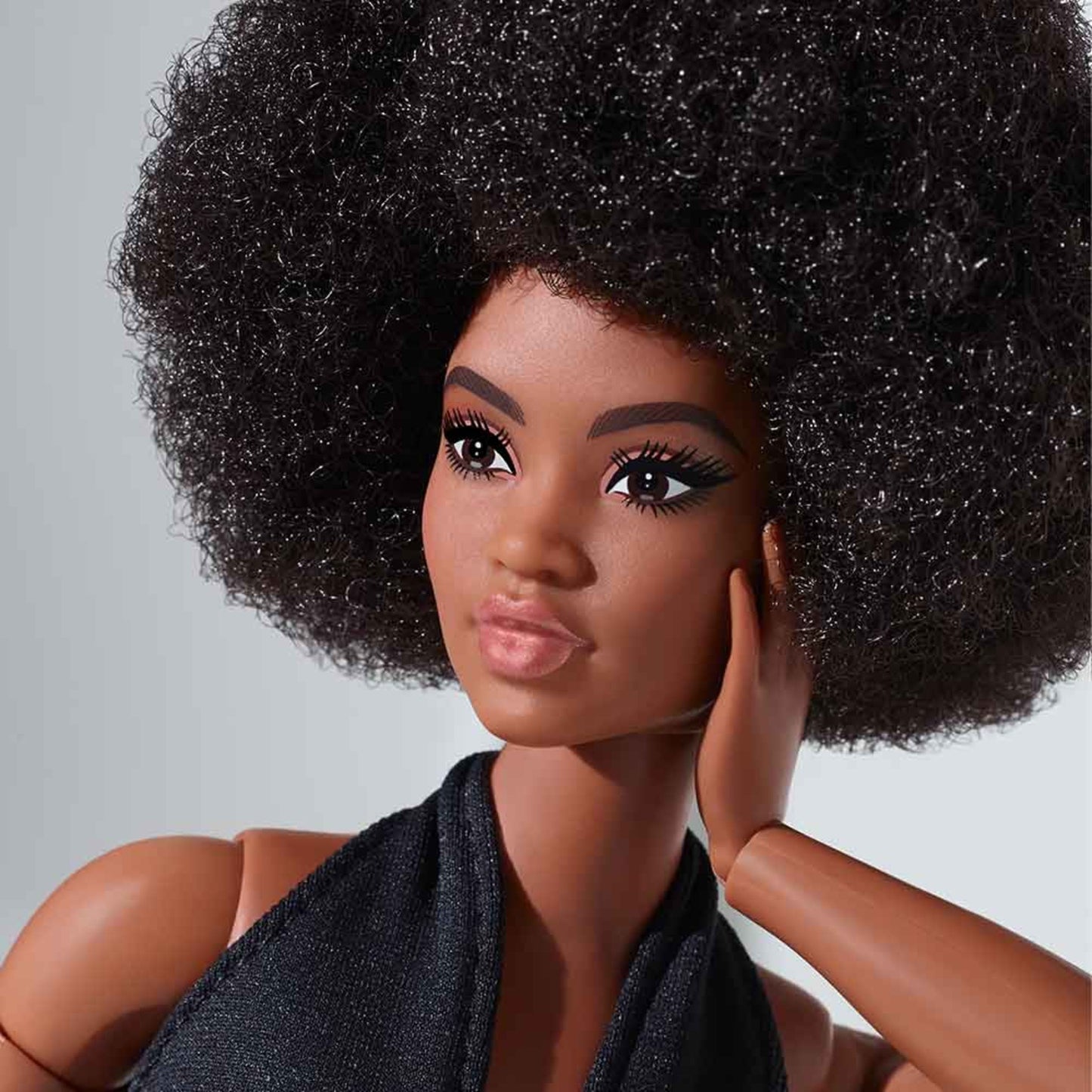 Barbie Looks Doll (Curvy, Brunette) Búp Bê Thời Trang Khớp Nối Linh Hoạt Barbie Signature GTD91 Mattel - ảnh 4 - Collectible 