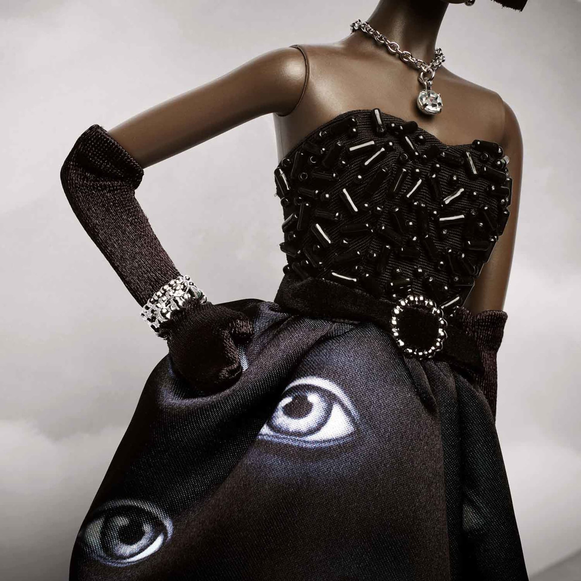 Black and White Surrealist Ball Mark Ryden x Barbie Doll - Bộ 2 Búp Bê Sưu Tầm Cao Cấp - Barbie Signature - Góc nhìn khác 3