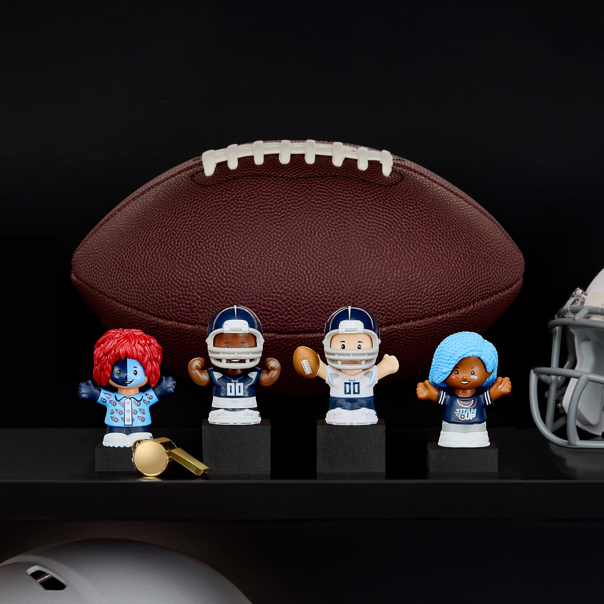 Little People Collector x NFL Tennessee Titans Set - Bộ 4 Mô Hình Nhân Vật Cầu Thủ & Cổ Động Viên Titans - Mattel Fisher-Price - Hình ảnh chi tiết 2