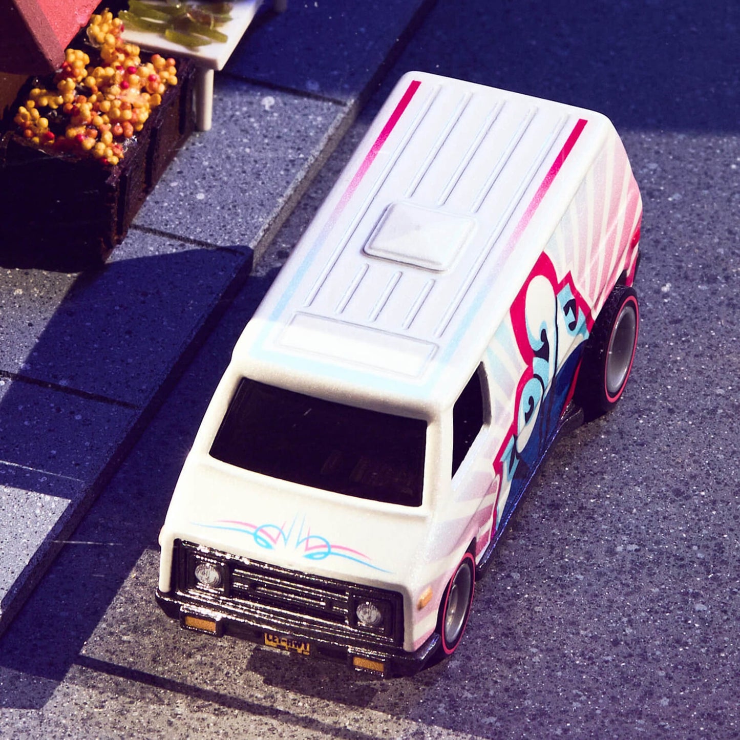 Hot Wheels Cey Adams “LOVE” 70’s Van - Xe Mô Hình Sưu Tầm Die-cast - Hình ảnh bổ sung 4