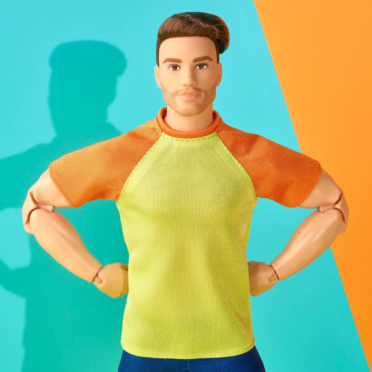 Barbie Looks Ken Doll (Buff Body, Curly Brunette Hair) - Búp bê nam khớp nối linh hoạt - Barbie Signature #18 HJW85 Barbie Si