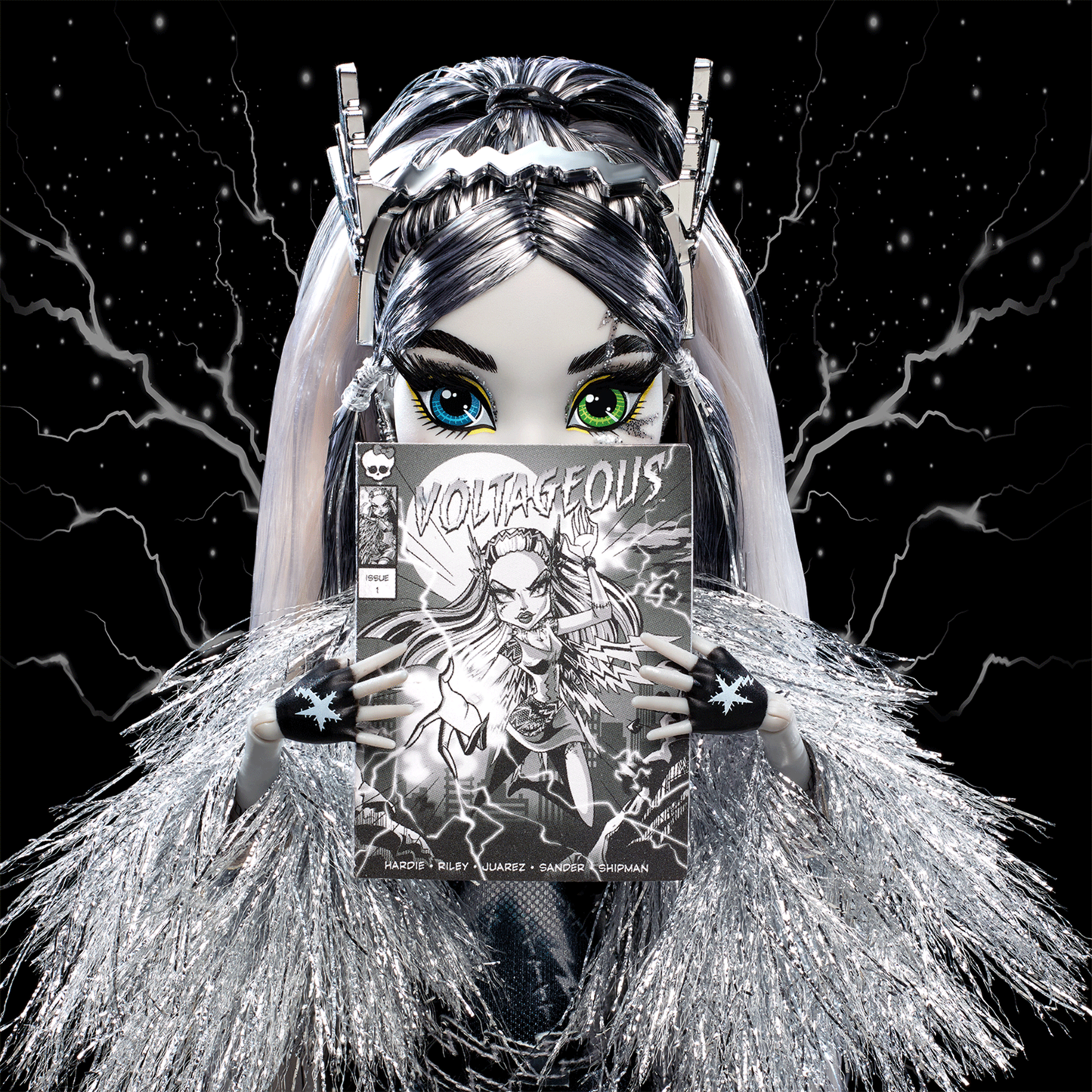 Monster High Voltageous Frankie Stein Reproduction Doll - Búp Bê Siêu Anh Hùng Trắng Đen Mattel HHR59 - Hình ảnh bổ sung 5