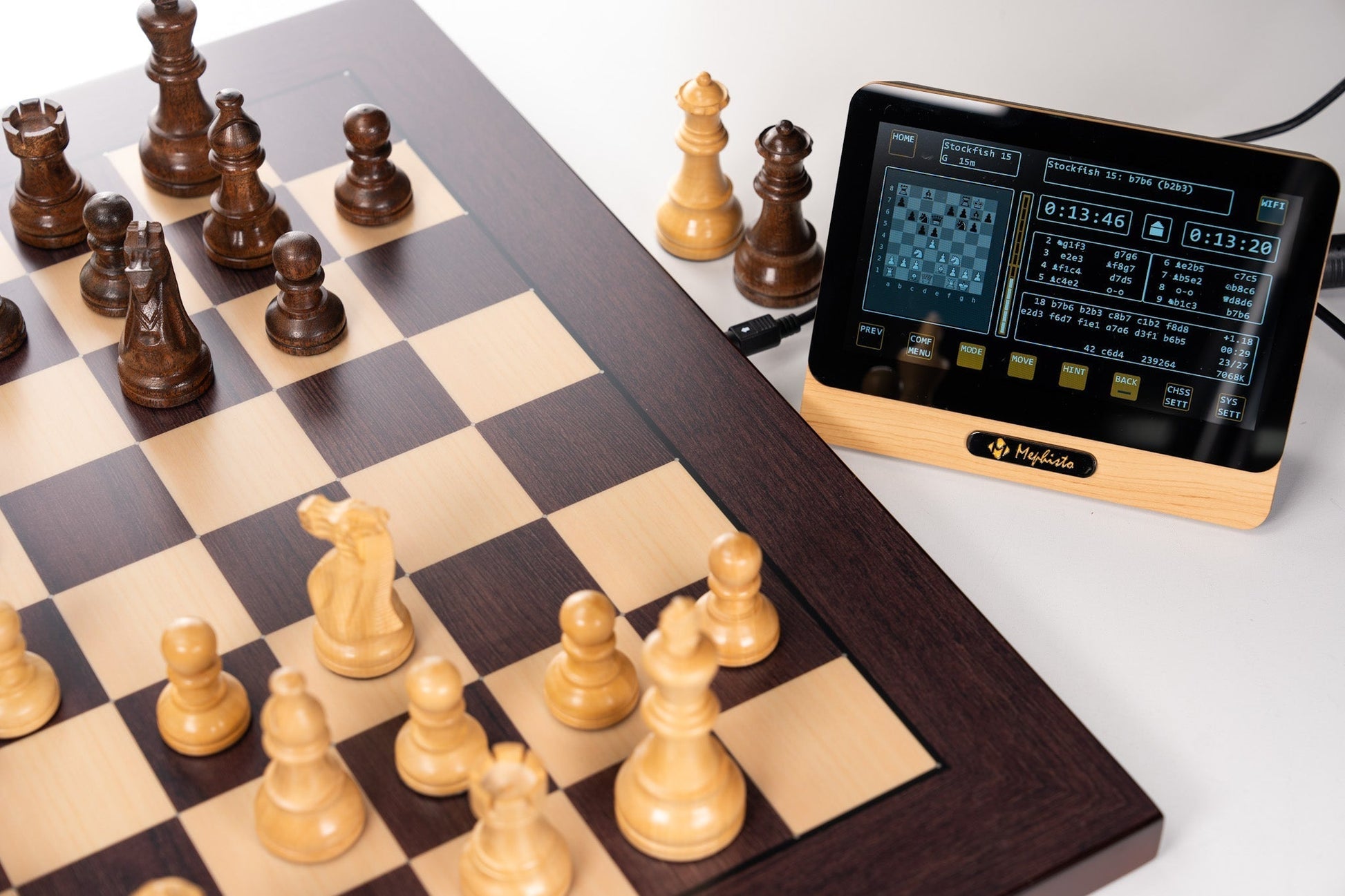 Mephisto Phoenix T - Máy Tính Cờ Vua Cao Cấp 21.7 inch - Millennium Millennium - ảnh 1 - Electronic Chess