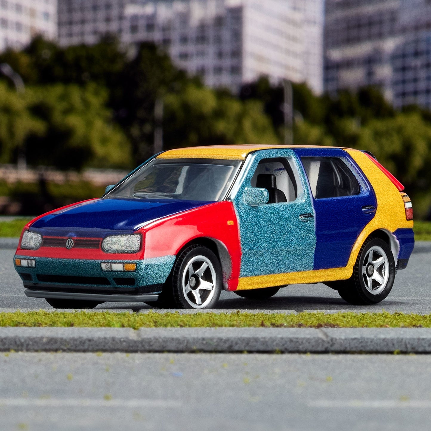 Matchbox 1995 Volkswagen Golf Harlequin - Mô Hình Xe Ô Tô Sưu Tầm Tỉ Lệ 1:64 Matchbox Collectors - Hình ảnh sản phẩm