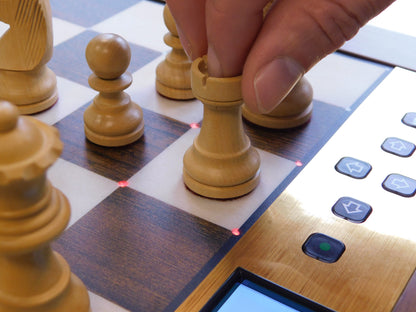 Millennium Chess Computer - The King Performance - Máy Tính Cờ Vua Điện Tử Gỗ Millennium Millennium - ảnh 1 - Electronic Ches