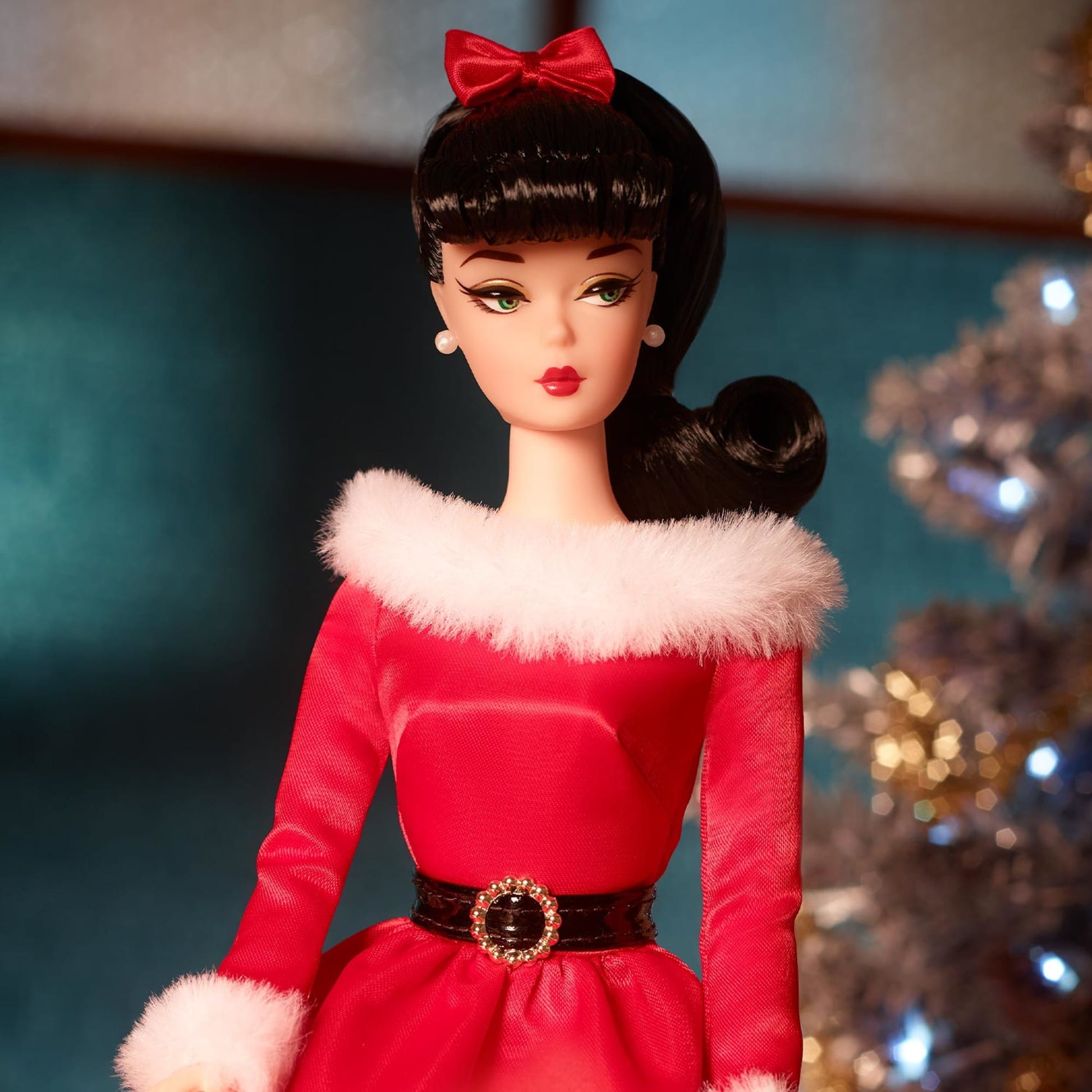 Barbie 12 Days of Christmas Doll and Accessories - Búp Bê Sưu Tầm Cao Cấp Barbie Signature - Góc nhìn khác 3