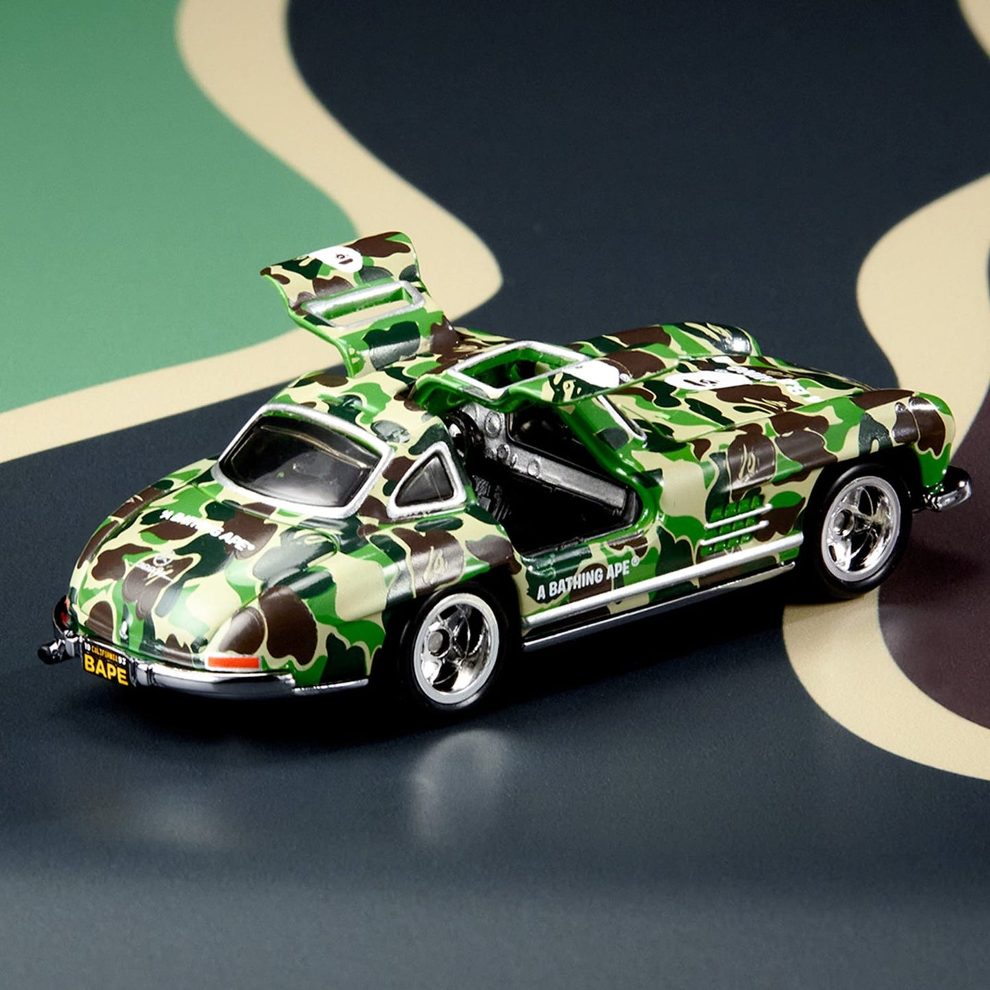 BAPE Hot Wheels 1955 Mercedes-Benz 300 SL - Mô Hình Xe Đồ Chơi Sưu Tầm - Mattel - Góc nhìn khác 3