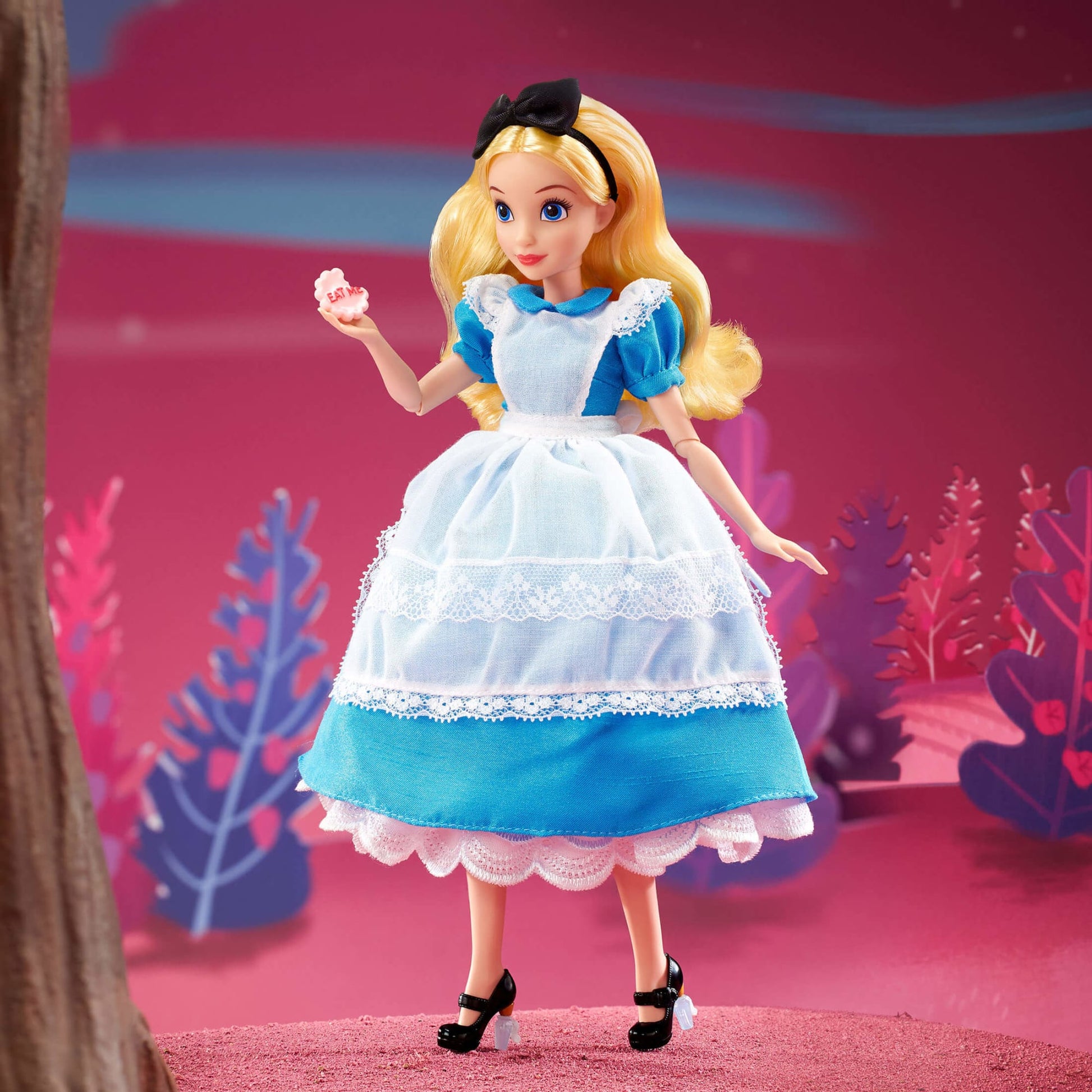 Disney Collector Alice in Wonderland Doll - Búp Bê Sưu Tầm Cao Cấp Disney 100 Năm - Mattel HLX68 - Hình ảnh chi tiết 2