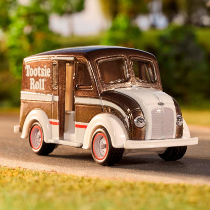Matchbox Tootsie Roll Divco Milk Truck - Xe Tải Sữa Mô Hình Sưu Tầm Matchbox HJW62 - Hình ảnh chi tiết 2