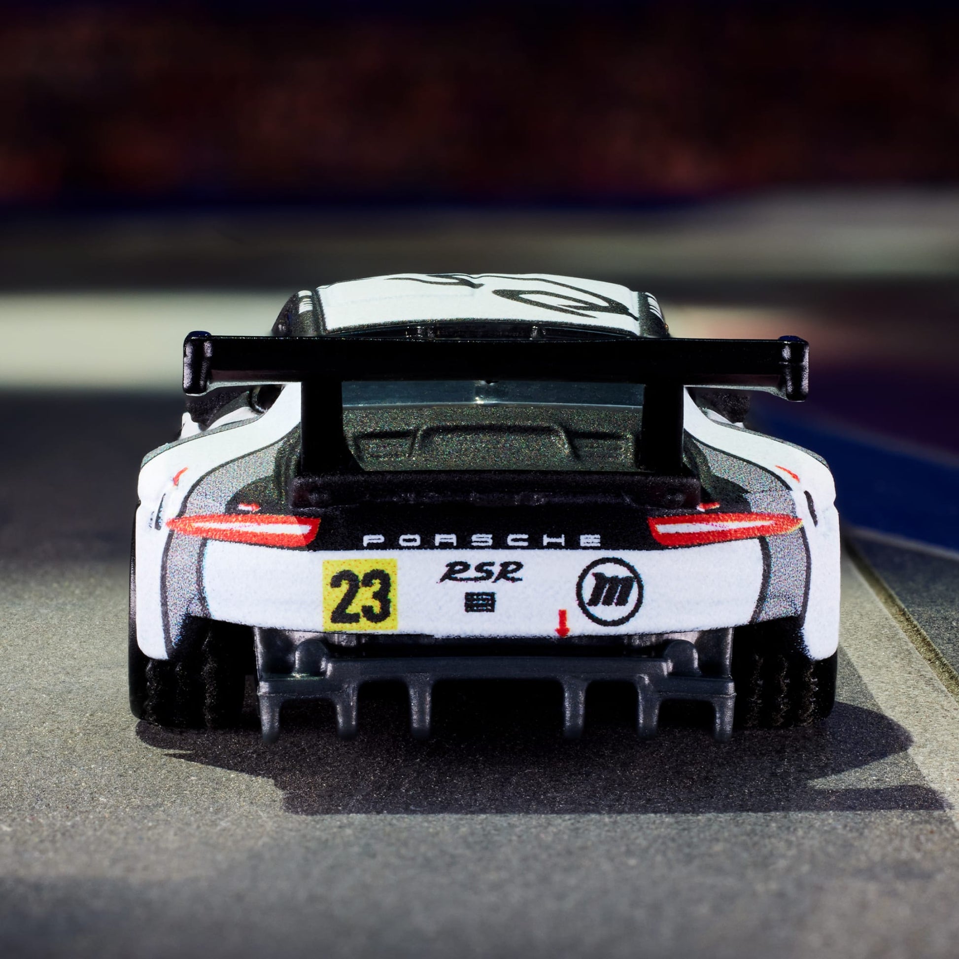 Matchbox Porsche 911 RSR - Mô Hình Xe Đua Die-cast Cao Cấp 1:64 - Hình ảnh bổ sung 6