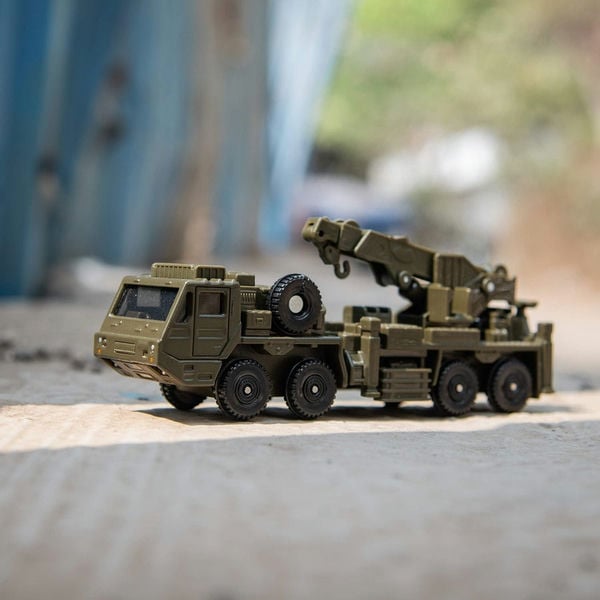 Long Tomica No. 141 JGSDF Heavy Wheeled Recovery Vehicle