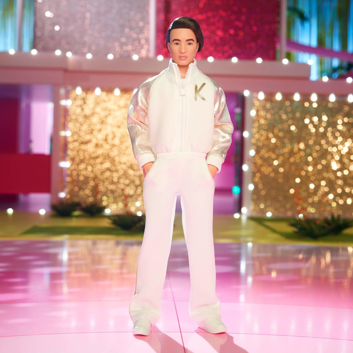 Ken Doll In White and Gold Tracksuit – Barbie The Movie Búp bê sưu tầm Mattel HPK04 - Hình ảnh bổ sung 6