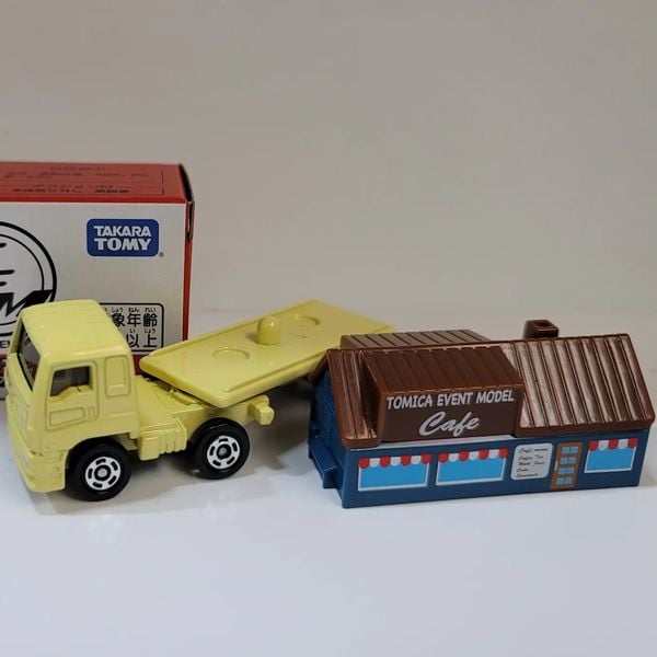 Tomica Event Model No. 26 Isuzu Giga Mobile Cafe Tomica Coffee Shop