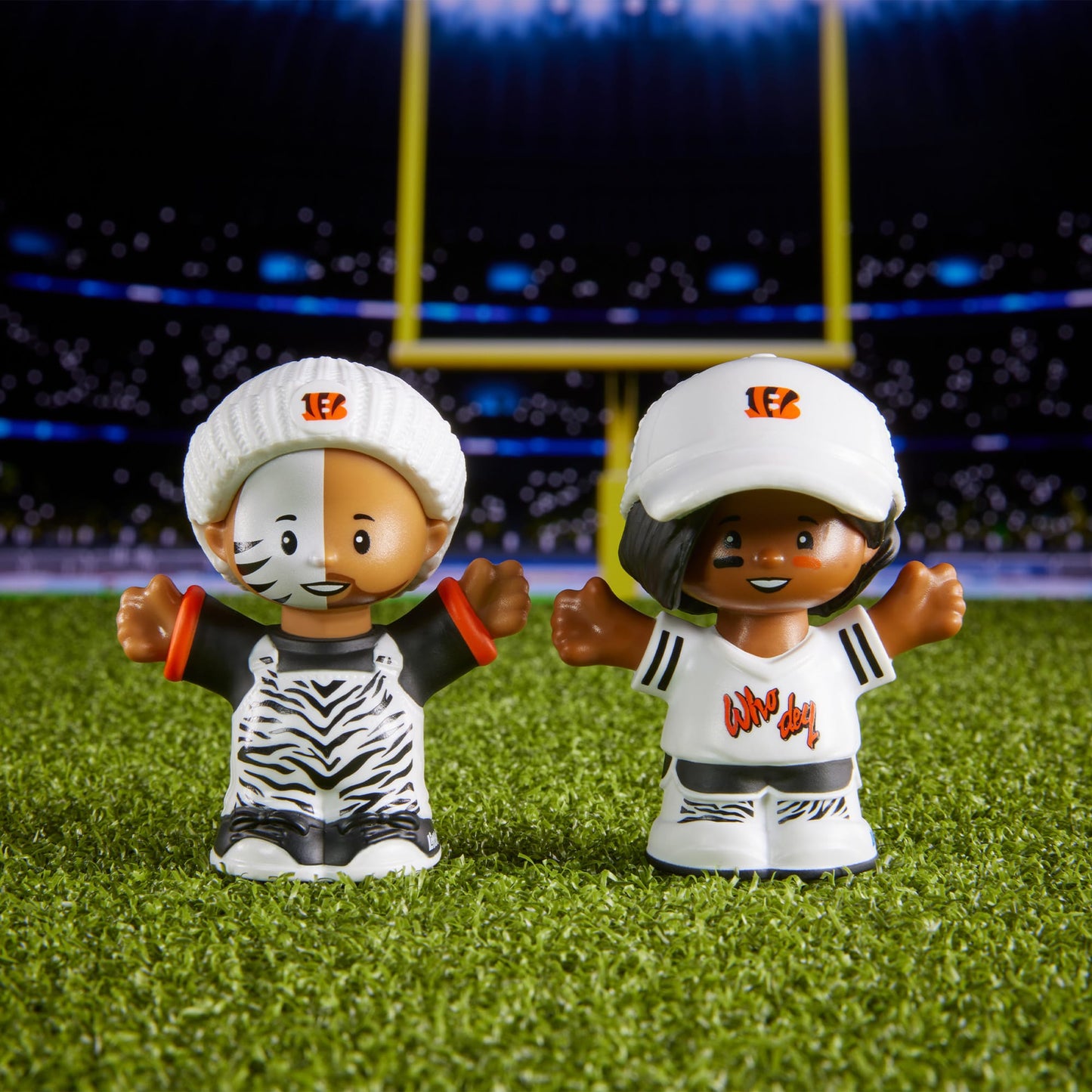 Little People Collector Cincinnati Bengals Alternate Jersey Figure Set - Bộ Mô Hình Cầu Thủ NFL Sưu Tầm Mattel - Hình ảnh bổ sung 4