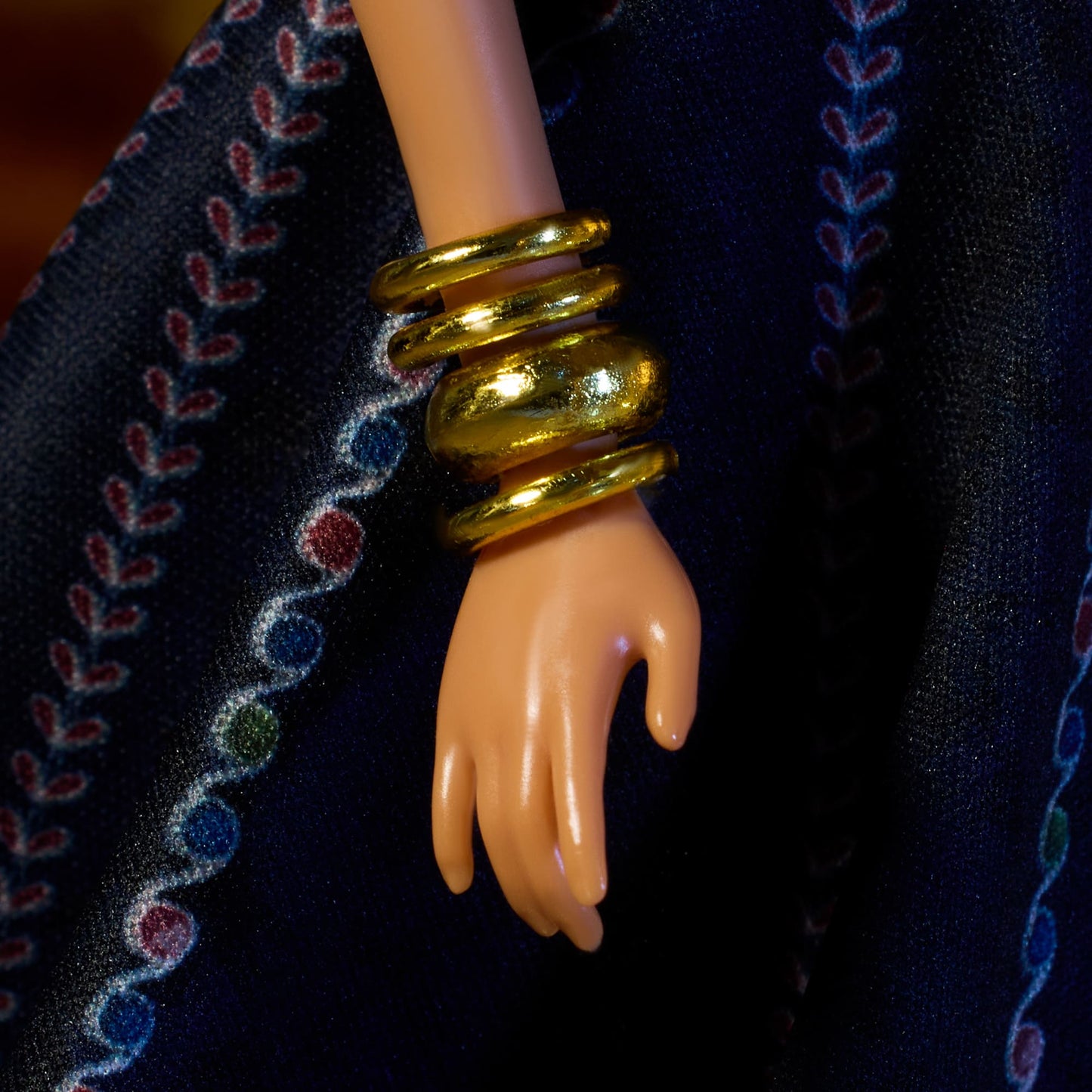 Diwali Barbie Doll by Anita Dongre - Búp Bê Barbie Sưu Tầm Lễ Hội Ánh Sáng - Barbie Signature - Hình ảnh bổ sung 4