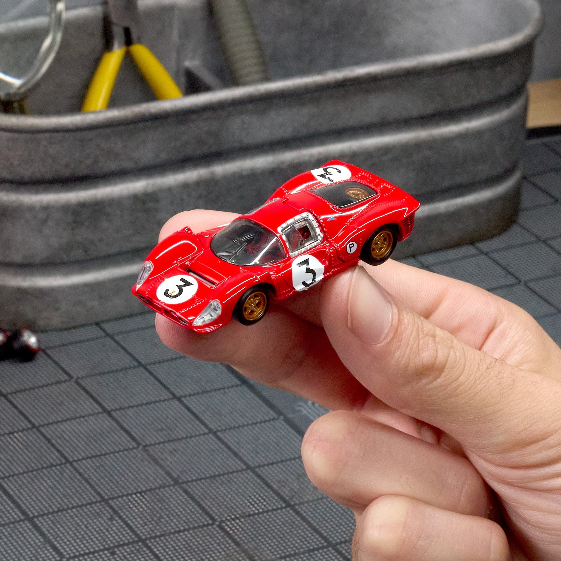 Hot Wheels® Elite 64 1967 Ferrari 330 P4