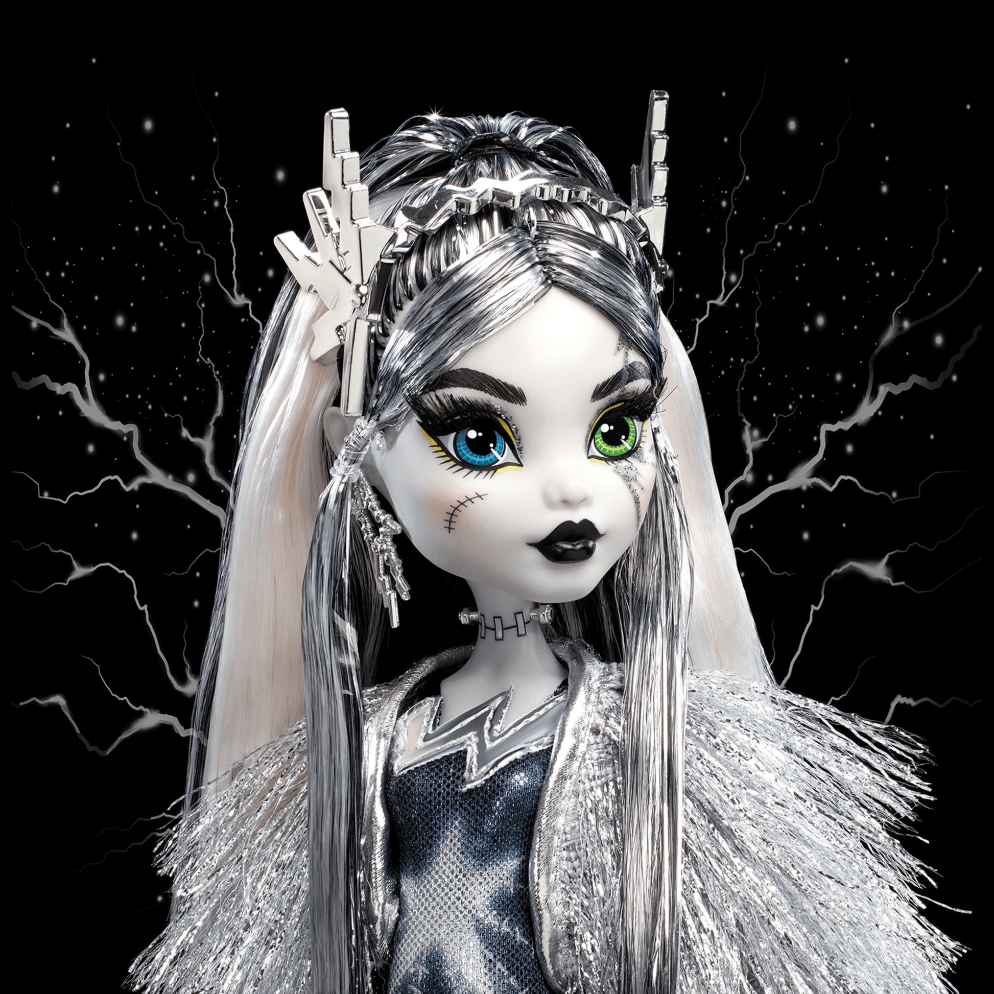 Monster High Voltageous Frankie Stein Reproduction Doll - Búp Bê Siêu Anh Hùng Trắng Đen Mattel HHR59 - Góc nhìn khác 3