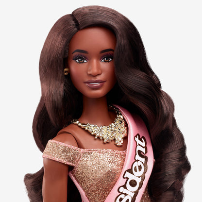President Barbie in Pink and Gold Dress – Barbie The Movie Búp Bê Tổng Thống Sưu Tầm Mattel Signature - Hình ảnh bổ sung 6