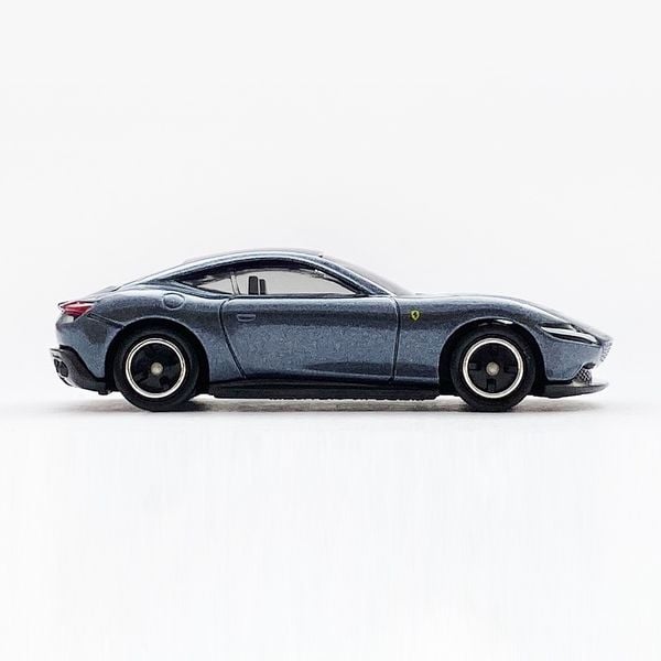 Đồ chơi mô hình xe Tomica No.17 Ferrari Roma Special First Edition
