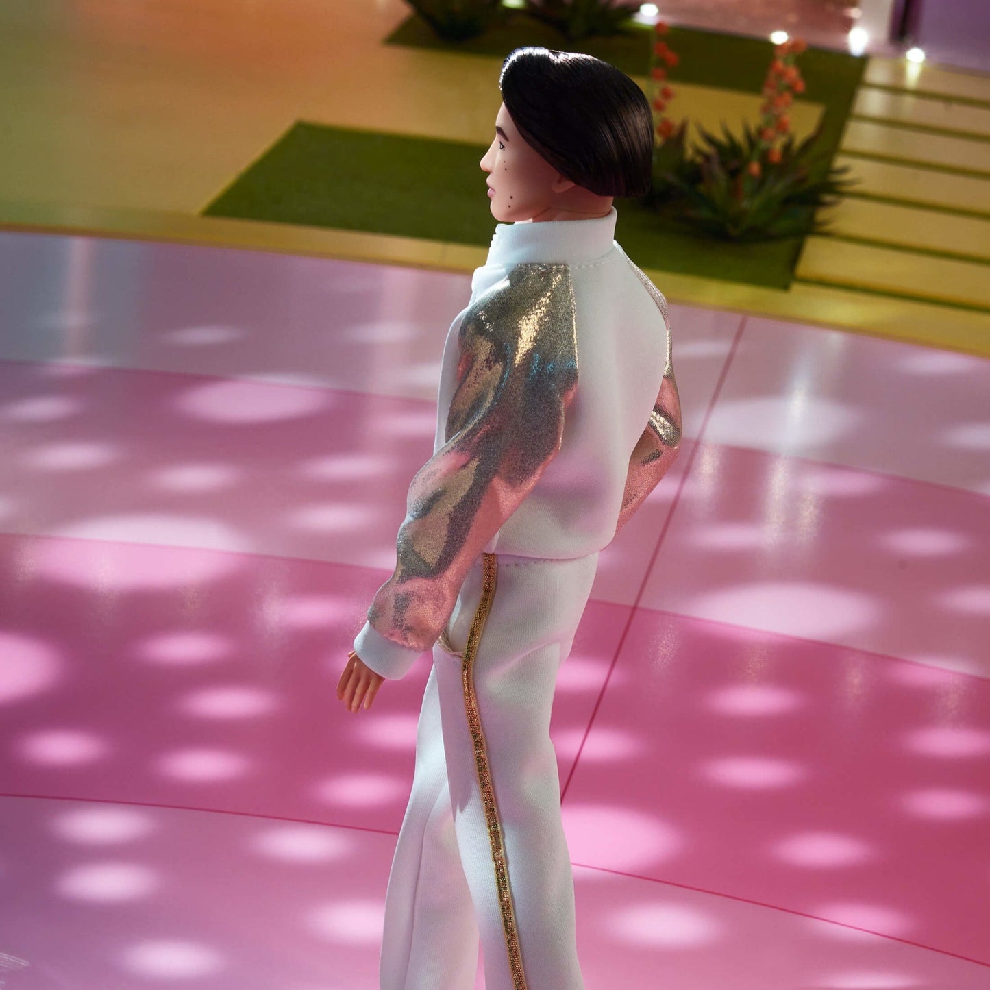 Ken Doll In White and Gold Tracksuit – Barbie The Movie Búp bê sưu tầm Mattel HPK04 - Hình ảnh bổ sung 5