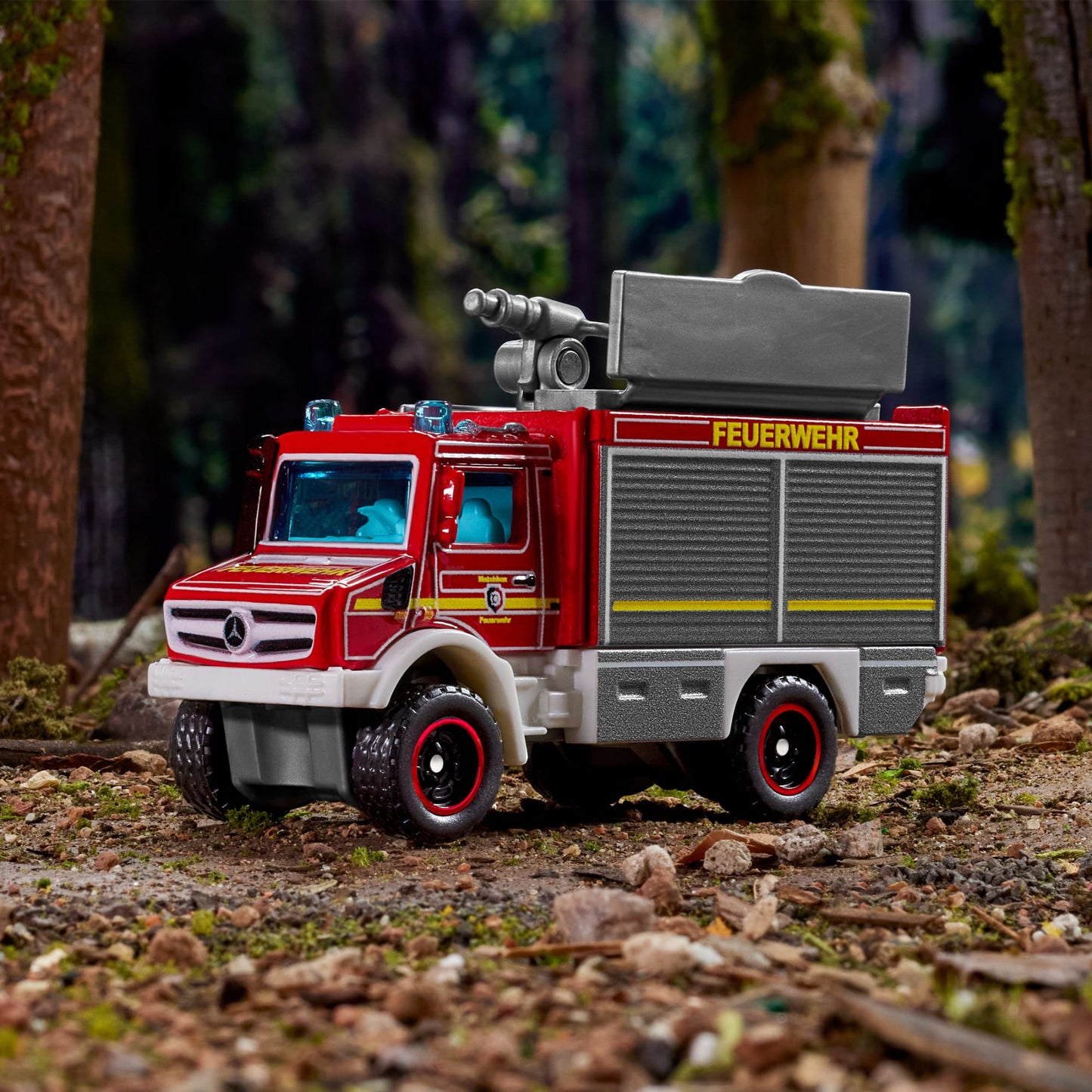 Matchbox Collectors Mercedes-Benz Unimog Fire Truck - Xe Cứu Hỏa Mô Hình Kim Loại Cao Cấp - Hình ảnh chi tiết 2