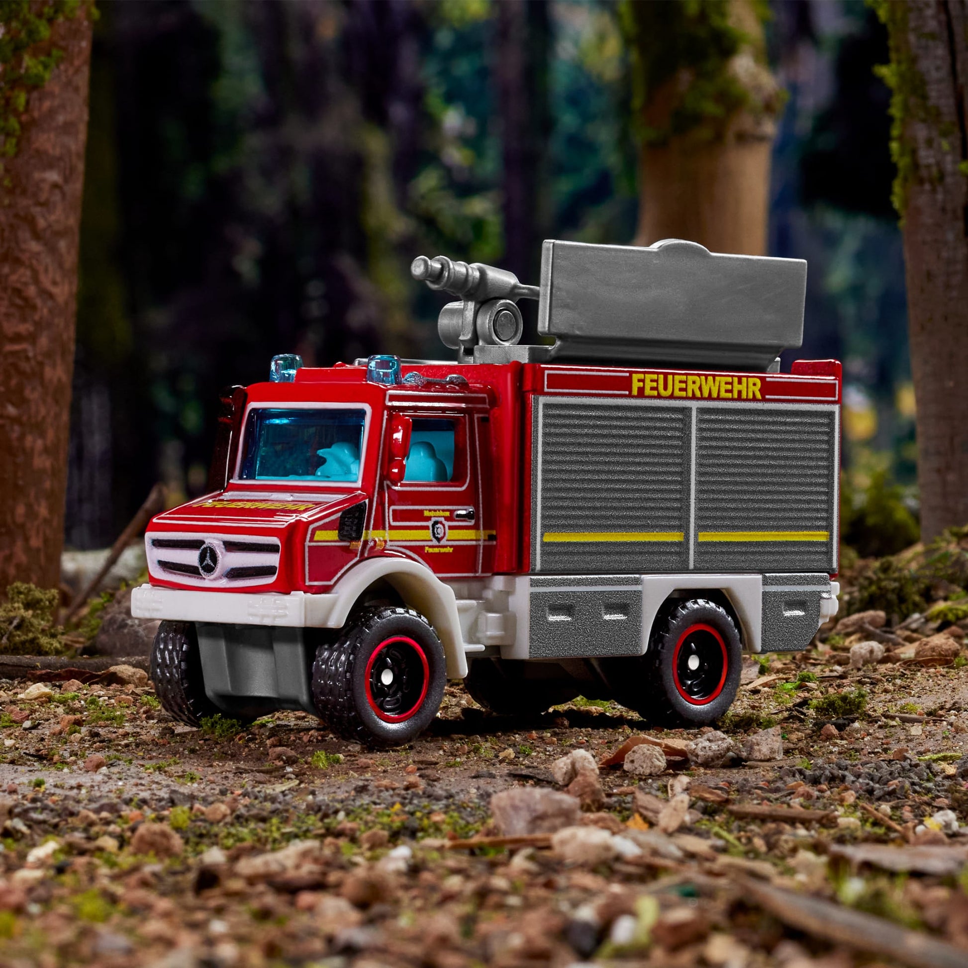 Matchbox Collectors Mercedes-Benz Unimog Fire Truck - Xe Cứu Hỏa Mô Hình Kim Loại Cao Cấp - Hình ảnh chi tiết 2