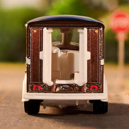 Matchbox Tootsie Roll Divco Milk Truck - Xe Tải Sữa Mô Hình Sưu Tầm Matchbox HJW62 - Hình ảnh bổ sung 6