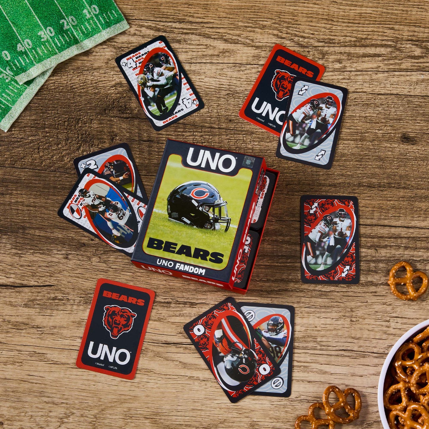 UNO Fandom NFL Chicago Bears Game Deck - Bộ Bài Thẻ Bài Thể Thao Sưu Tầm Mattel - Góc nhìn khác 3