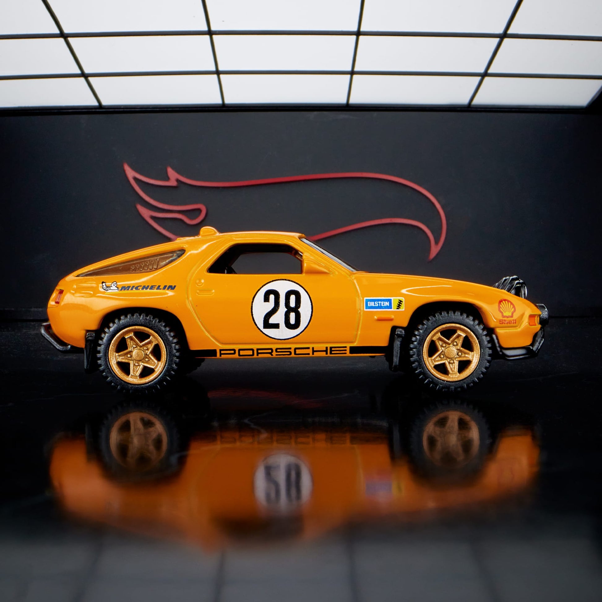 Hot Wheels Elite 64 Porsche 928 Safari - Xe Mô Hình Die-cast Cao Cấp Tỷ Lệ 1:64 - Hot Wheels - Hình ảnh chi tiết 2