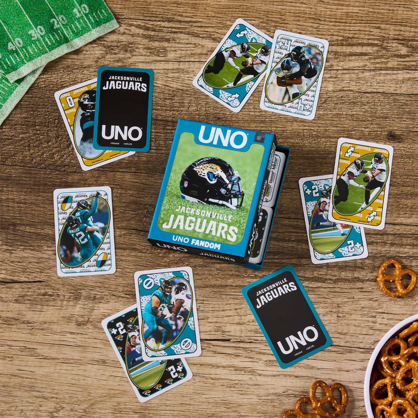 UNO Fandom NFL Jacksonville Jaguars Game Deck - Bộ Bài Thẻ Bài Thể Thao - Mattel - Góc nhìn khác 3