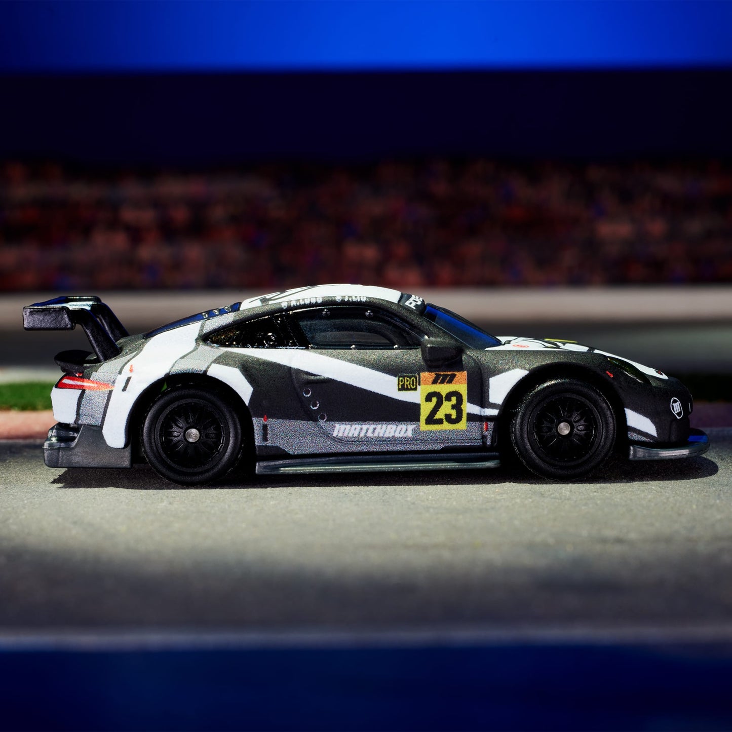 Matchbox Porsche 911 RSR - Mô Hình Xe Đua Die-cast Cao Cấp 1:64 - Hình ảnh bổ sung 4