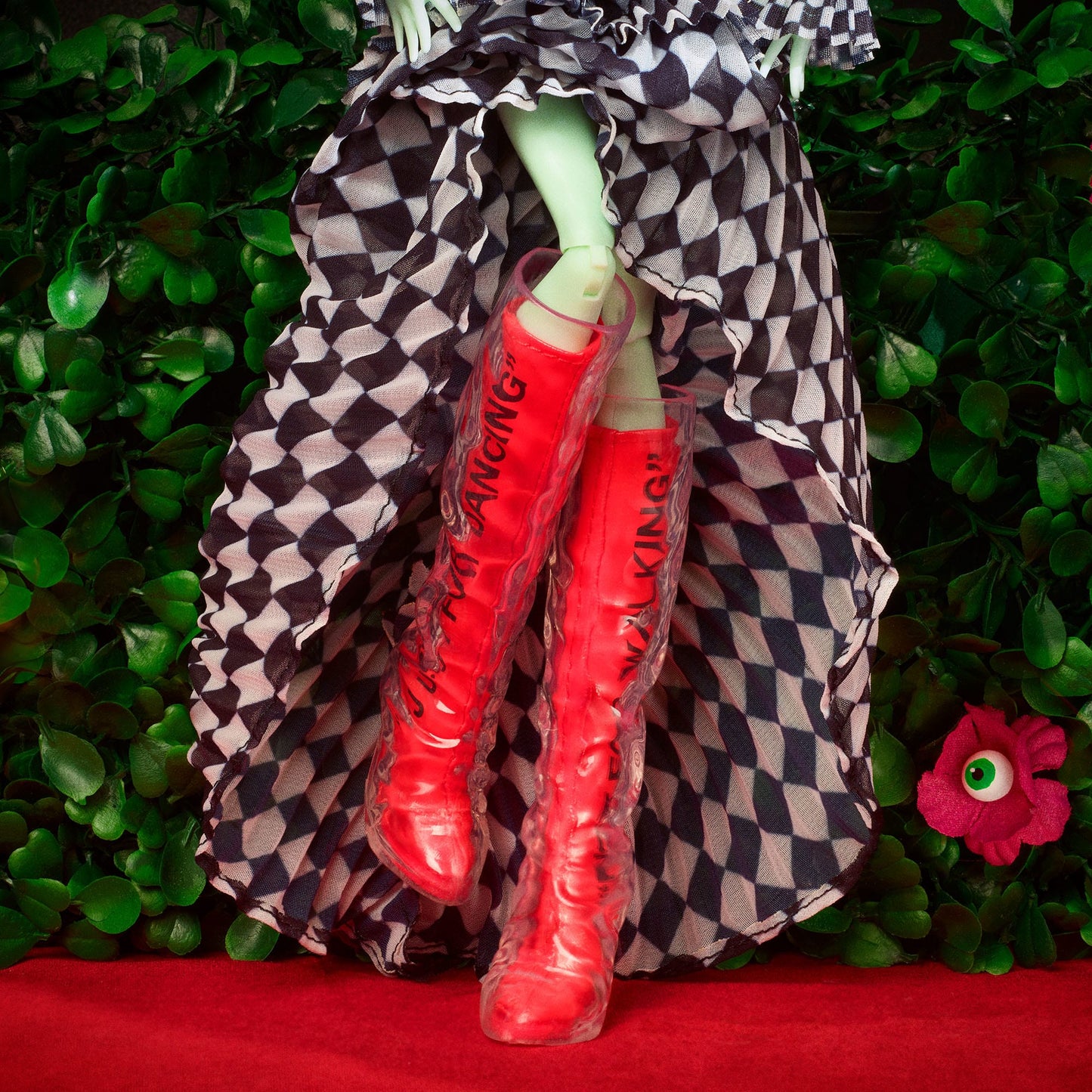 Off-White™ c/o Monster High Harmonie Ghoul Doll - Búp Bê Thời Trang Sưu Tầm Cao Cấp - Góc nhìn khác 3