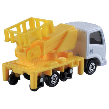 Tomica No. 17 Isuzu Elf Road Railer