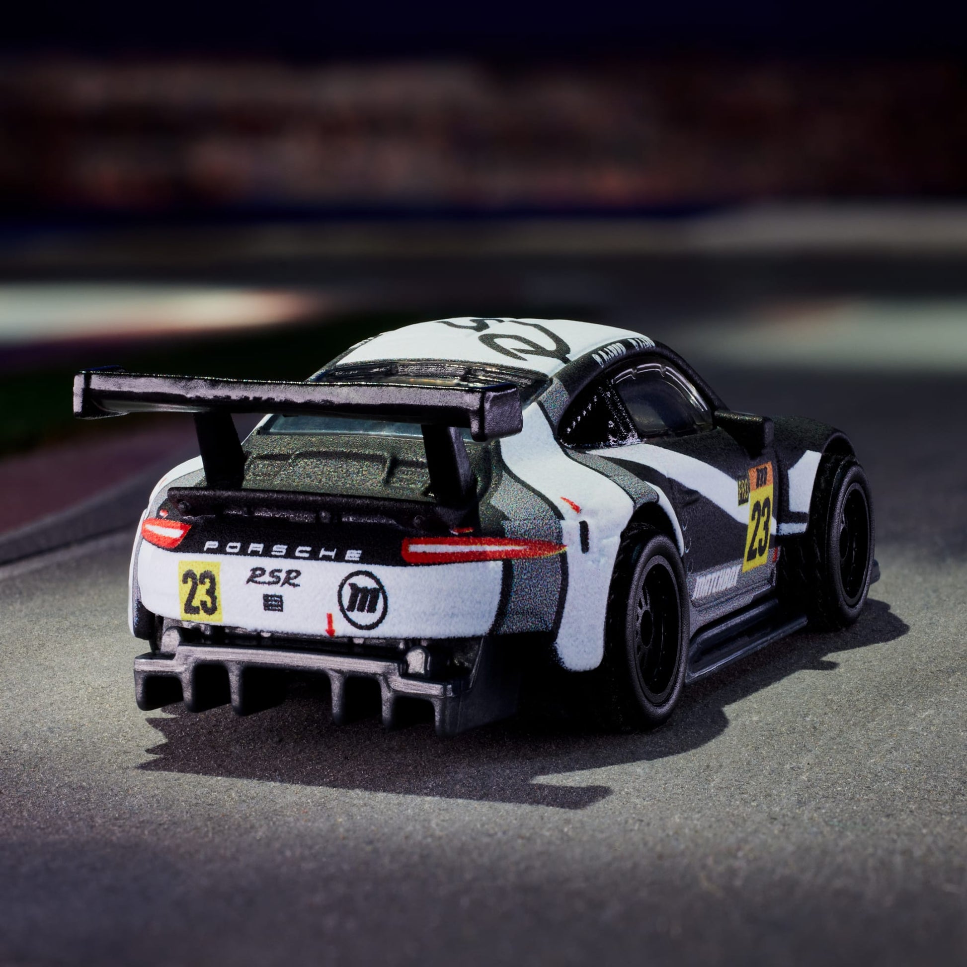 Matchbox Porsche 911 RSR - Mô Hình Xe Đua Die-cast Cao Cấp 1:64 - Hình ảnh chi tiết 2