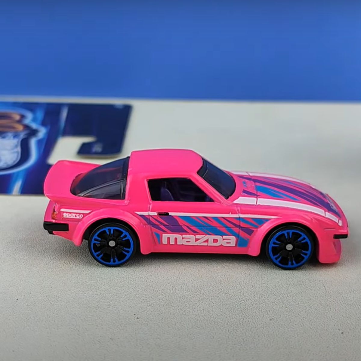 Neon Speeders MAZDA RX-7 - Mô hình siêu xe Hot Wheels tỉ lệ 1:64 - HLH72