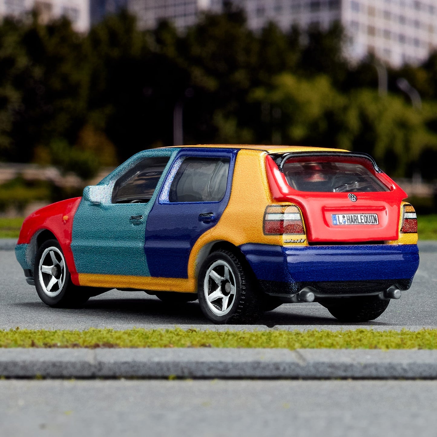 Matchbox 1995 Volkswagen Golf Harlequin - Mô Hình Xe Ô Tô Sưu Tầm Tỉ Lệ 1:64 Matchbox Collectors - Hình ảnh bổ sung 4