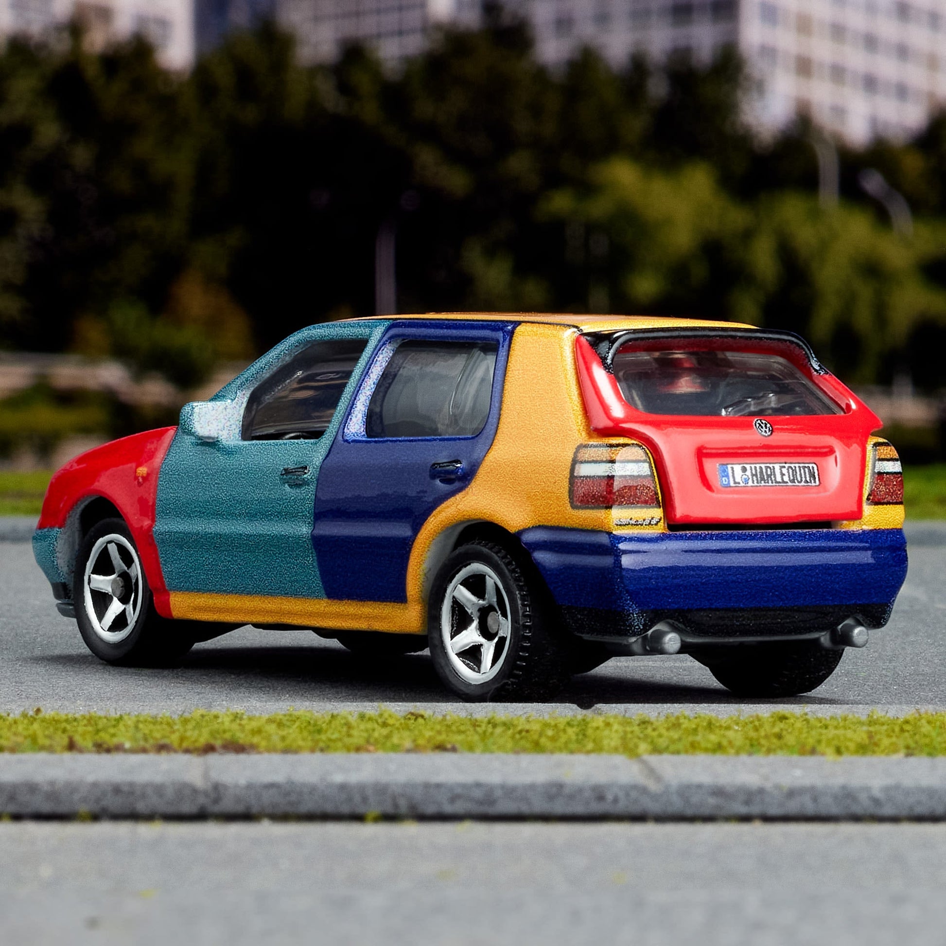 Matchbox 1995 Volkswagen Golf Harlequin - Mô Hình Xe Ô Tô Sưu Tầm Tỉ Lệ 1:64 Matchbox Collectors - Hình ảnh bổ sung 4
