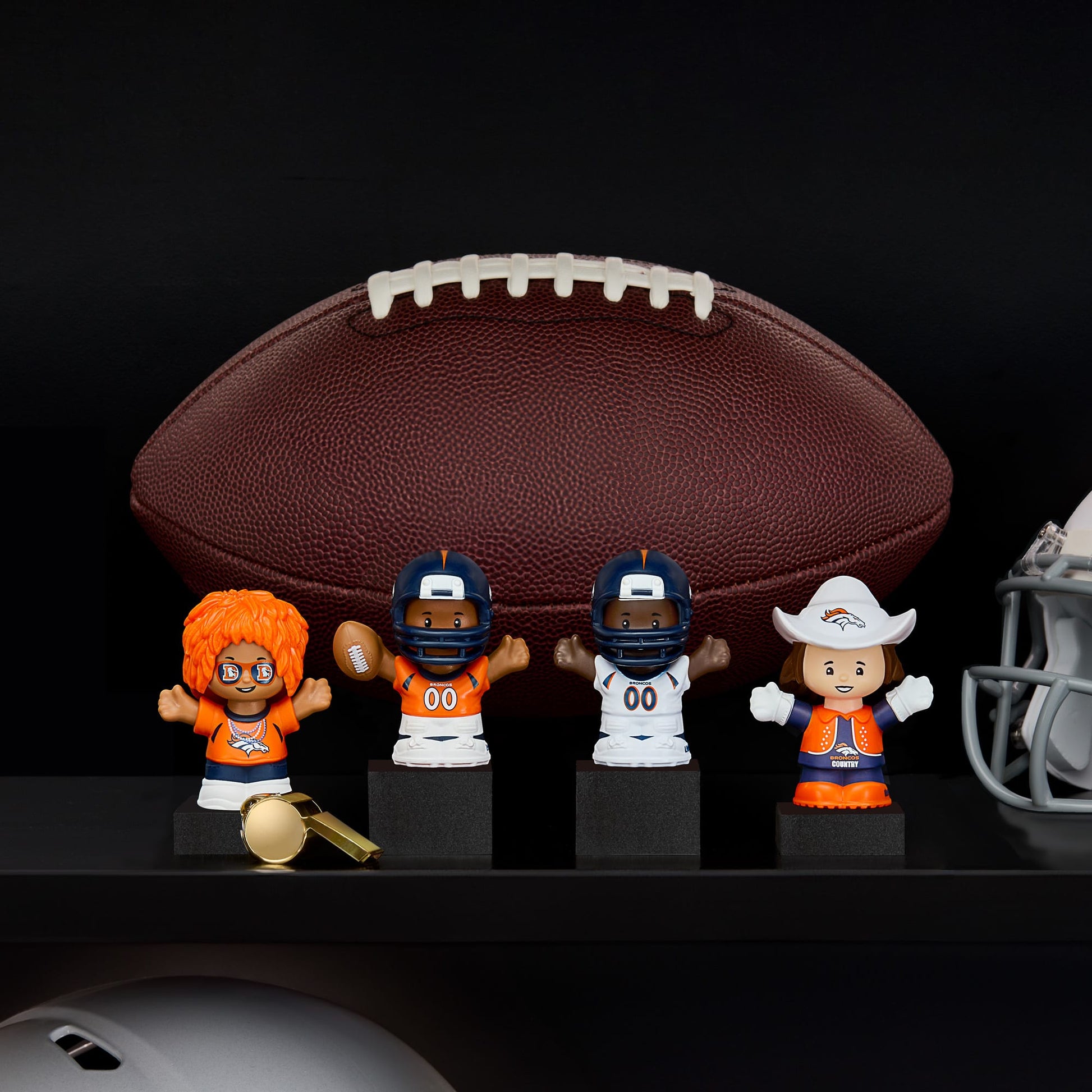 Little People Collector x NFL Denver Broncos Set - Bộ Mô Hình Sưu Tầm NFL - Mattel HNJ41 - Hình ảnh chi tiết 2