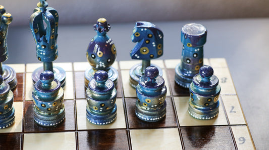 The Steady Riser - Sydney Gruber Painted 20" Large King's Inlaid Chess Set #9 - Bộ Cờ Vua Gỗ Vẽ Tay Nghệ Thuật - Hình ảnh chi tiết 2