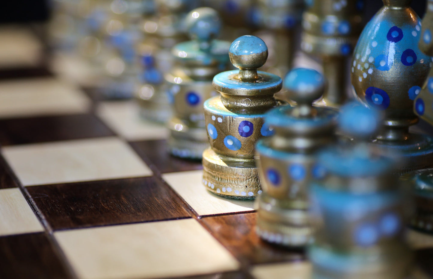 The Steady Riser - Sydney Gruber Painted 20" Large King's Inlaid Chess Set #9 - Bộ Cờ Vua Gỗ Vẽ Tay Nghệ Thuật - Hình ảnh bổ sung 9