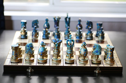 The Steady Riser - Sydney Gruber Painted 20" Large King's Inlaid Chess Set #9 - Bộ Cờ Vua Gỗ Vẽ Tay Nghệ Thuật - Hình ảnh sản phẩm