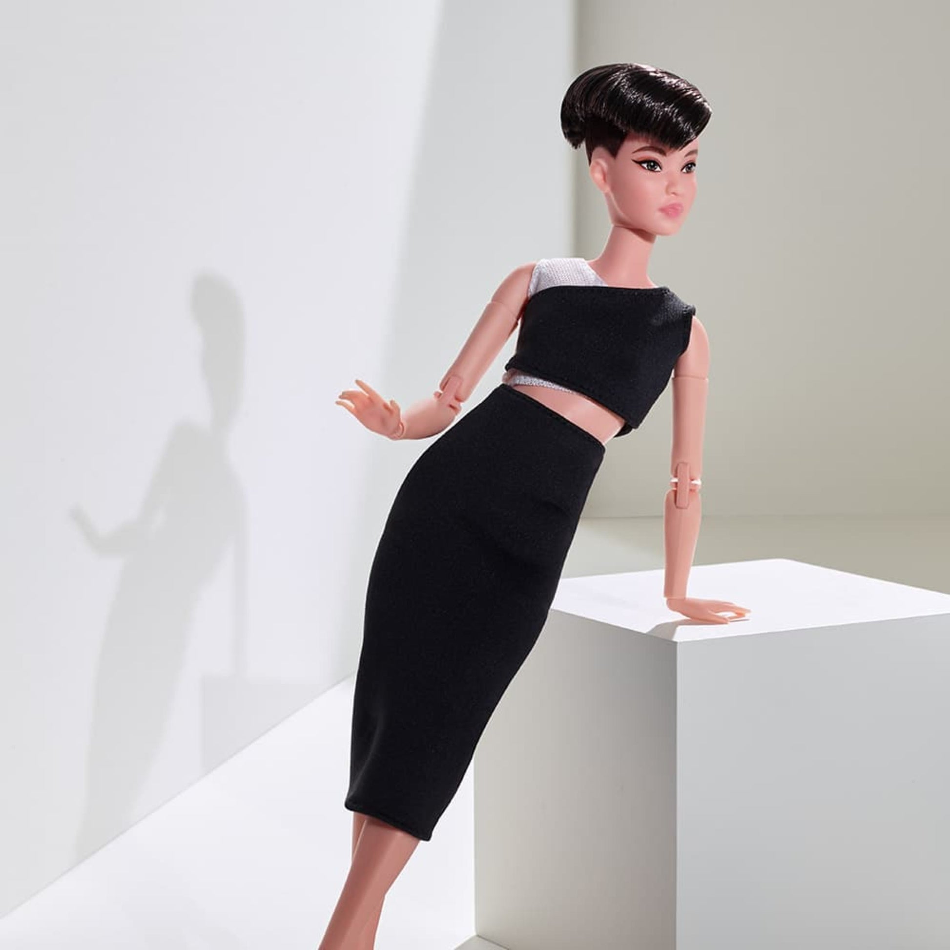 Barbie Looks Doll (Petite, Brunette Pixie Cut) Búp Bê Sưu Tầm Chính Hãng Mattel GXB29 - Hình ảnh bổ sung 4