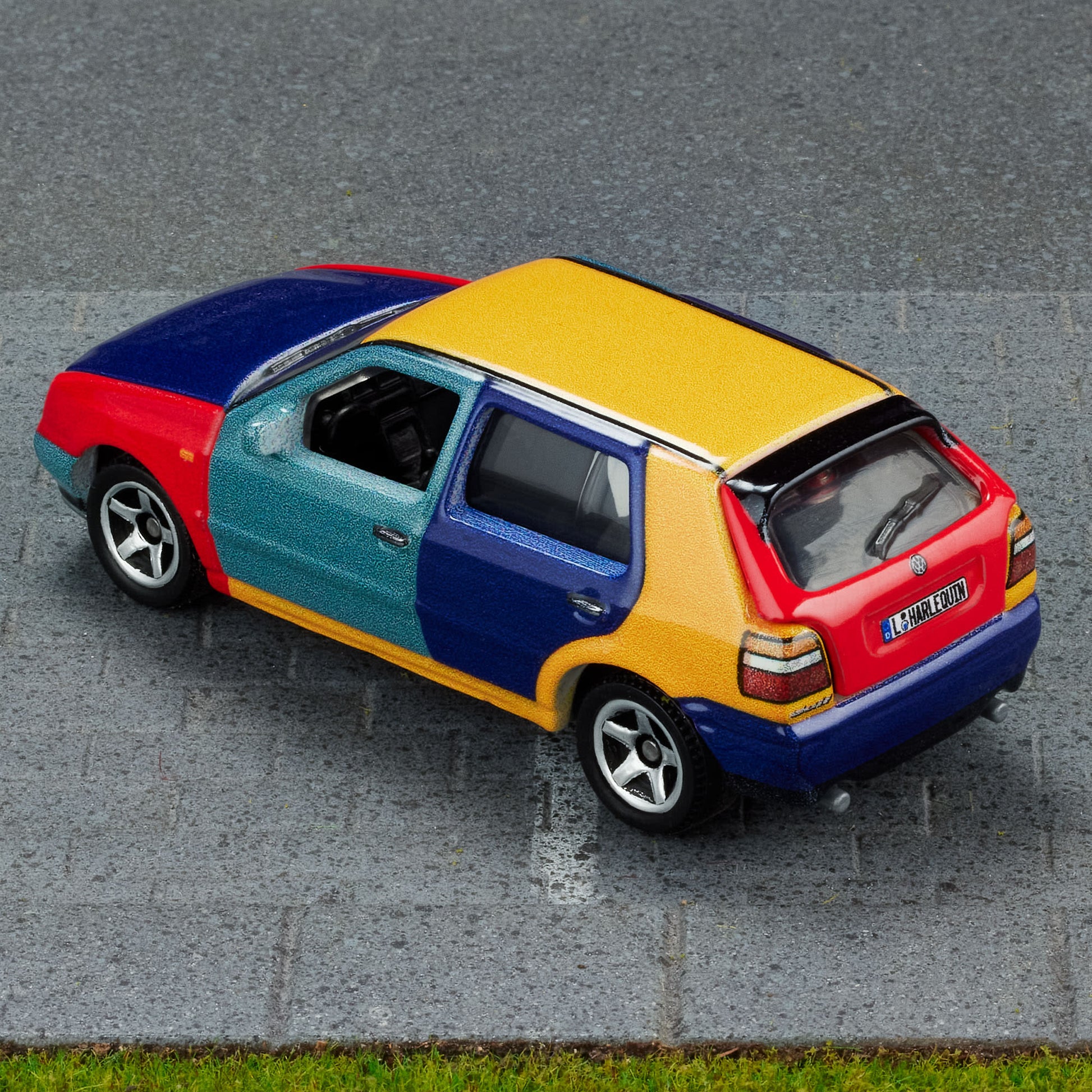Matchbox 1995 Volkswagen Golf Harlequin - Mô Hình Xe Ô Tô Sưu Tầm Tỉ Lệ 1:64 Matchbox Collectors Matchbox - ảnh 3 - Mô hình x